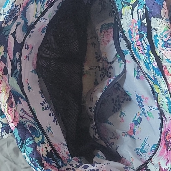 Vera Bradley medium floral tote bag NWOT duffel bag travel - Picture 4 of 5
